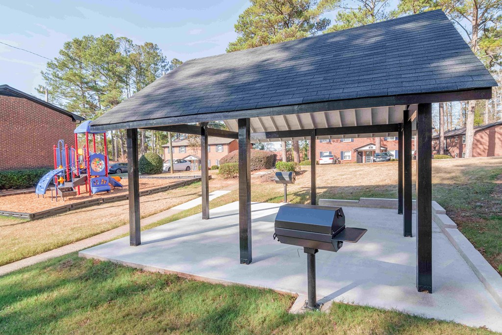 Westwood Glen apartments in Atlanta Georgia photo of BBQ grill