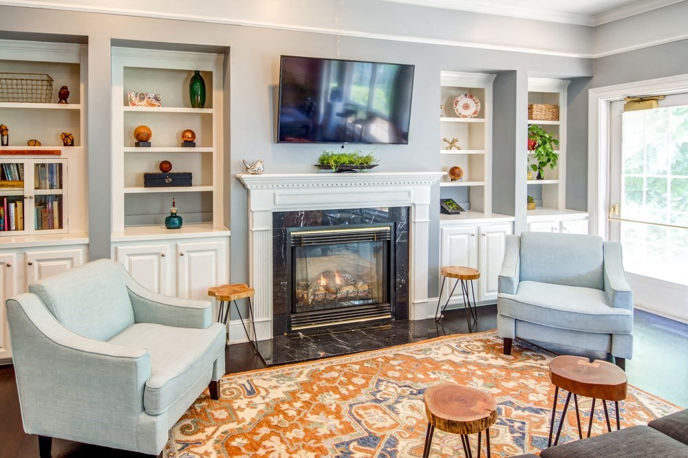 clubhouse lounge area with fireplace