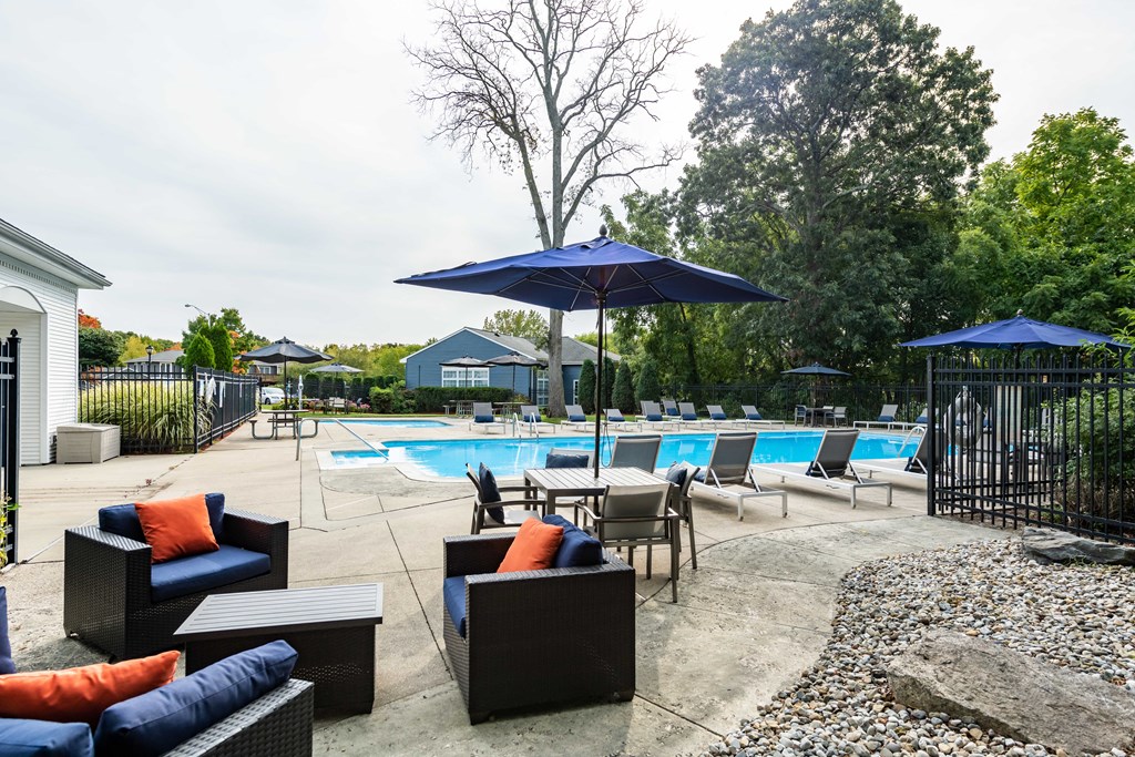 our apartments have a pool and lounge areas with chairs and umbrellas