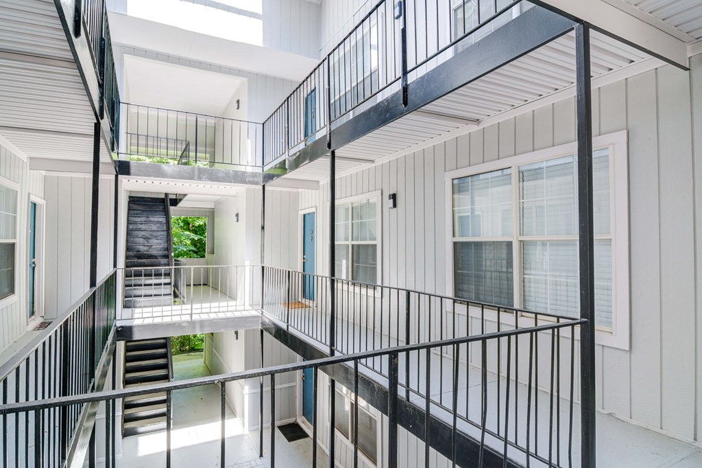 Wyndcliff Galleria Apartments Smyrna Ga Breezeway