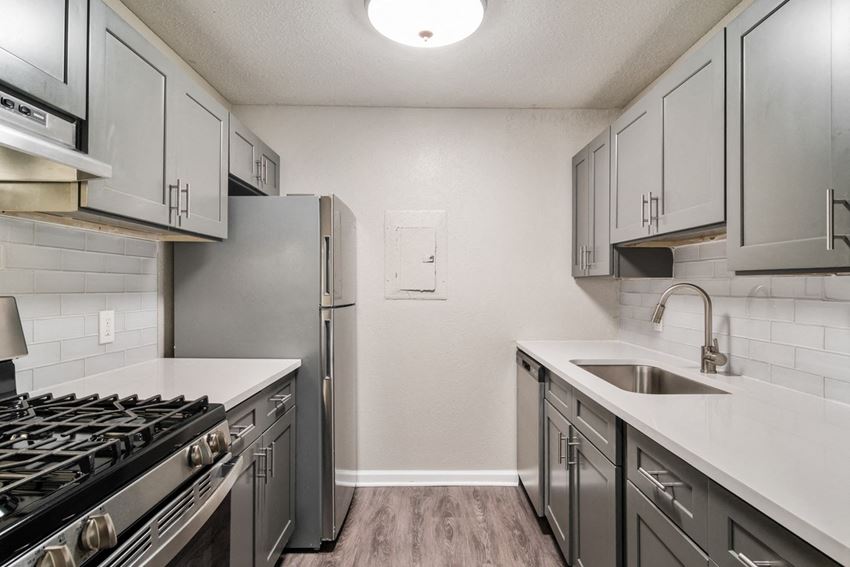 Wyndcliff Galleria Apartments Smyrna Ga spacious kitchen