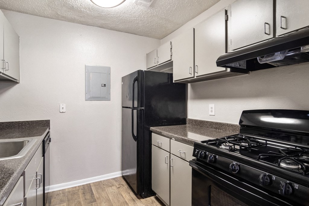 Wyndcliff Galleria Apartments Smyrna Ga spacious kitchen