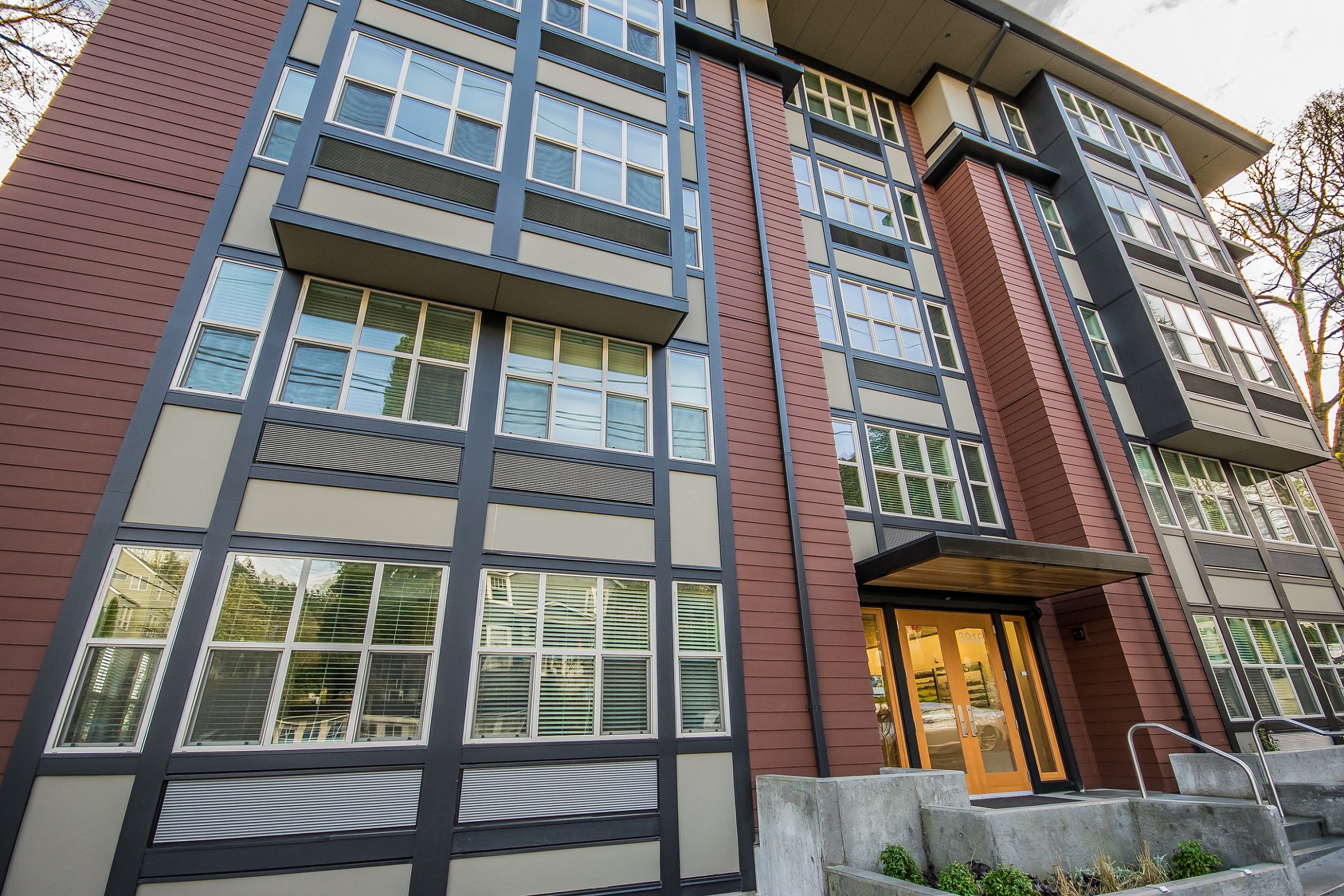 Apartments for Rent in SW Portland, OR - Corbett Heights - Front View of Building Exterior