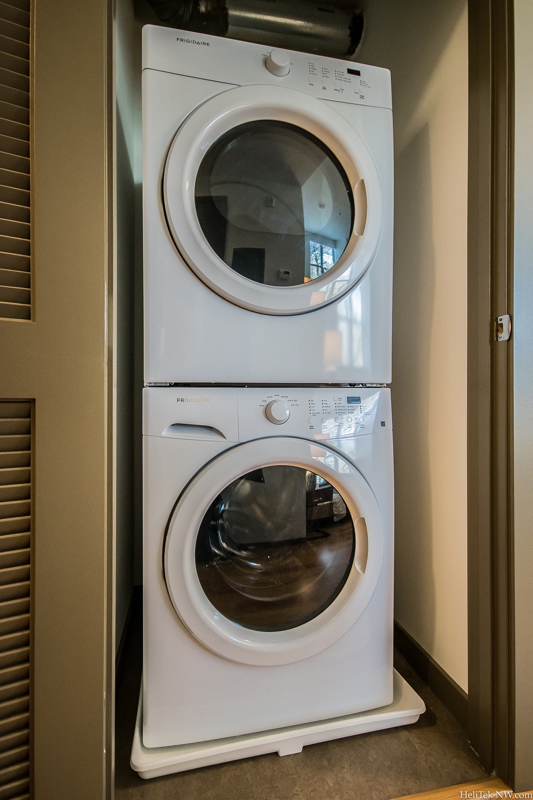 SW Portland Apartments for Rent - Corbett Heights In-Unit Stackable Washer and Dryer