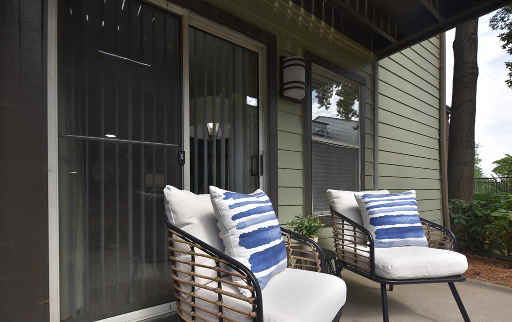 1 and 2 bedroom apartments in West End Nashville with spacious patios