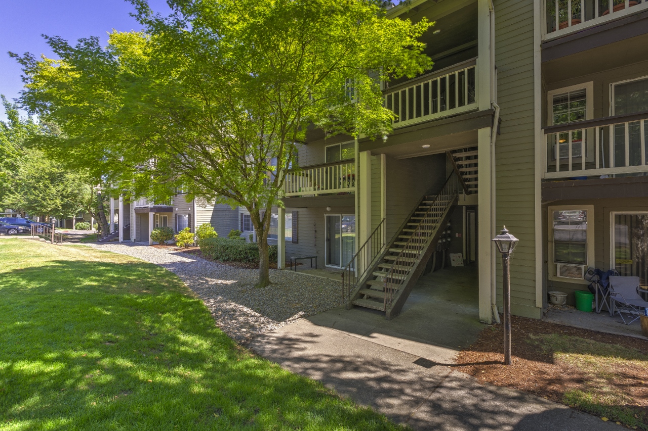 Beautifully Landscaped Grounds at Cedar Crest, Beaverton, 97078