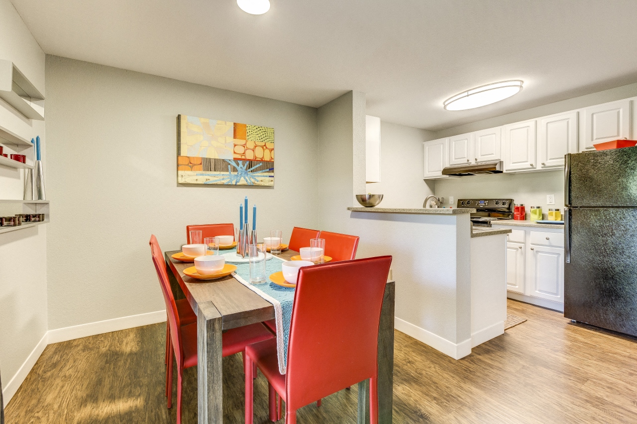 Dining Area at MonteVista, Beaverton, Oregon