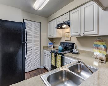 Undermount Kitchen Sinks with Beautiful Back splash at Fulton's Crossing Apartments, Everett, WA 98208