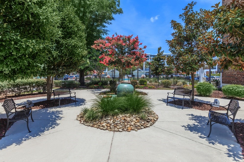 Sage at 1240 apartments in Mount Pleasant South Carolina photo of courtyard