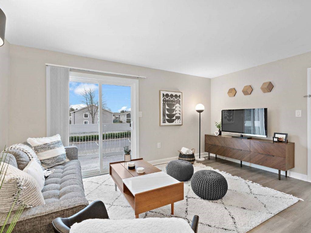 Living Room with Patio/Balcony