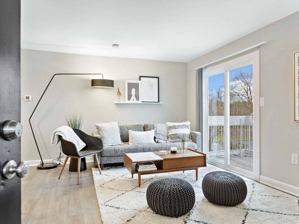 Living Room with Patio/Balcony