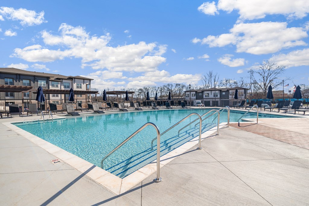 the pool at the preserve apartments