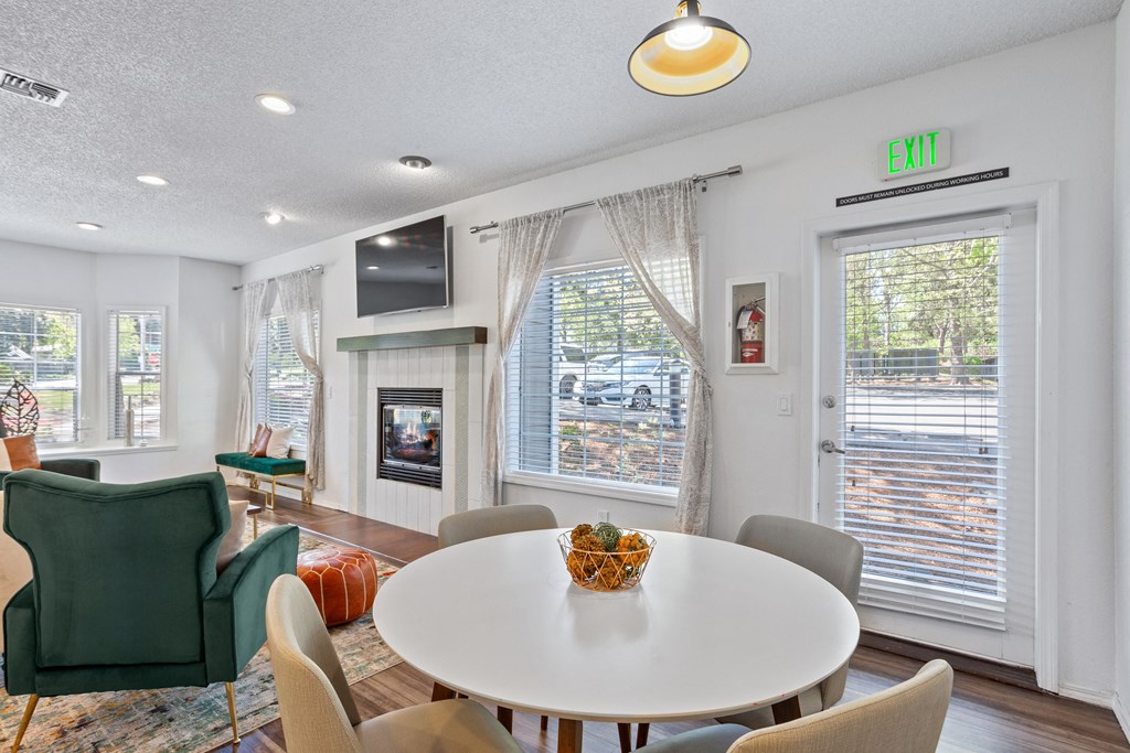 A living room with a white table and chairs. at Cedar Crest, Beaverton, Oregon