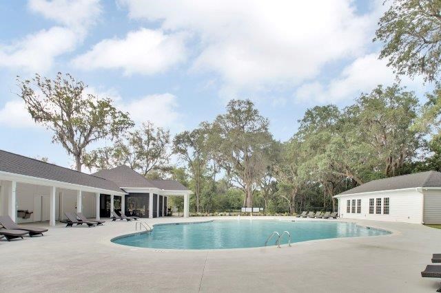 Omnia at Richmond Hill Townhomes in Georgia photo of resort style pool