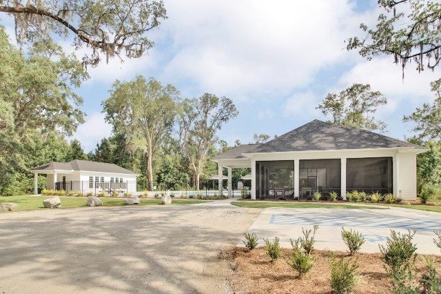 Omnia at Richmond Hill Townhomes in Georgia photo of clubhouse exterior