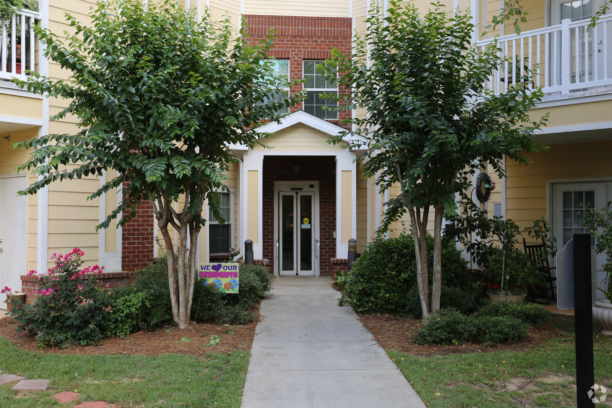 Senior Apartments in Mobile, AL | Cottonwood Senior Apartments