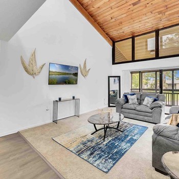 Enclave At Lake Ellenor