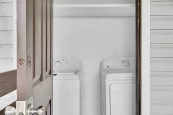 Enclave At Lake Ellenor