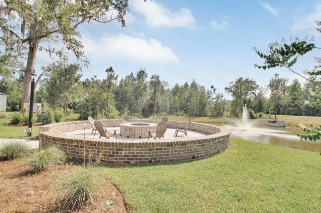 Omnia at Richmond Hill Townhomes in Georgia photo of fire pit and seating area