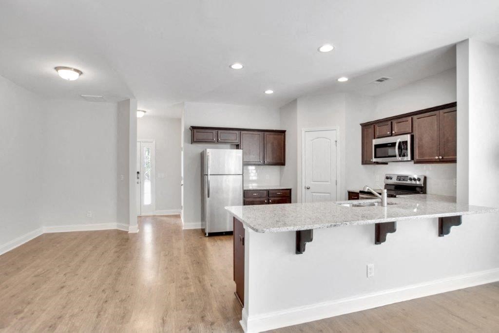 Harris Trail Luxury Townhomes for rent Richmond Hill, GA photo of kitchen with stainless steel appliances