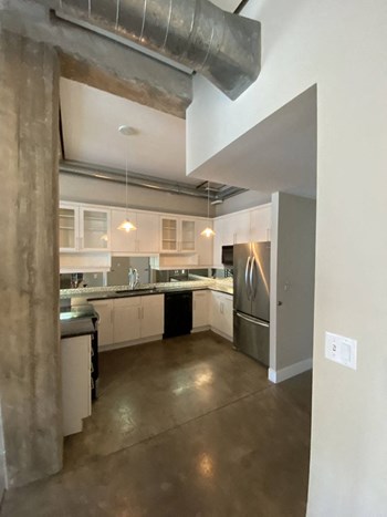 410 E 5th St 1-2 Beds Apartment for Rent - Photo Gallery 10