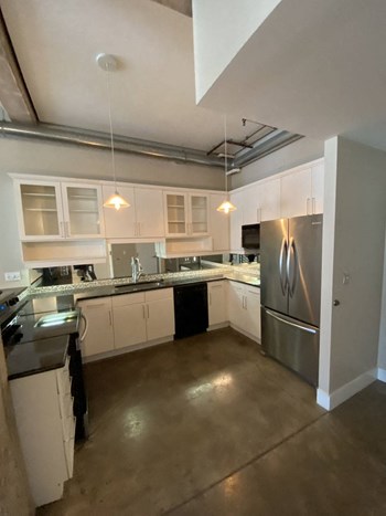 410 E 5th St 1-2 Beds Apartment for Rent - Photo Gallery 8