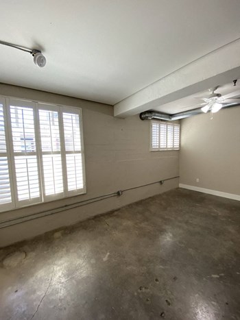 410 E 5th St 1-2 Beds Apartment for Rent - Photo Gallery 3
