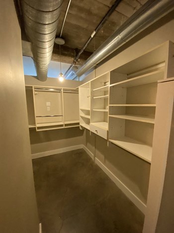 410 E 5th St 1-2 Beds Apartment for Rent - Photo Gallery 12