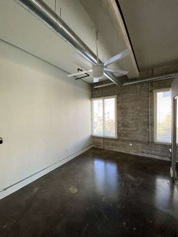 410 E 5th St 1-2 Beds Apartment for Rent - Photo Gallery 25