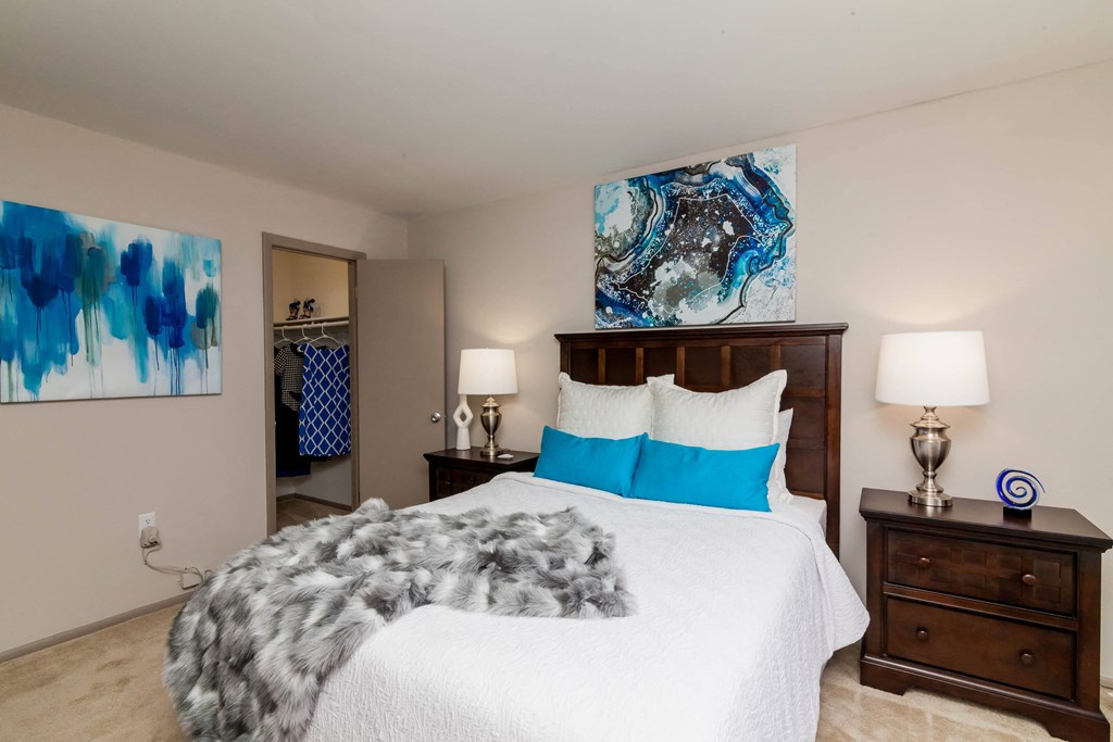 a bedroom with a bed and two night stands