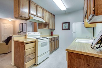 Apartments Manteca CA - Stonegate Apartments Fully Equipped Kitchen with Energy Efficient Appliances, Plenty of Cabinetry and Counterspace
