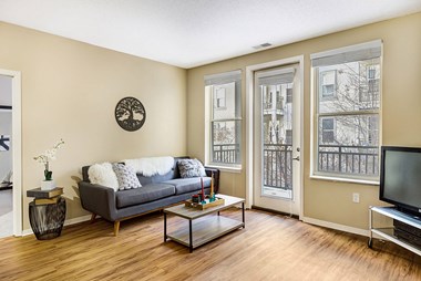 1212 West Lake Street Studio-3 Beds Apartment for Rent - Photo Gallery 1