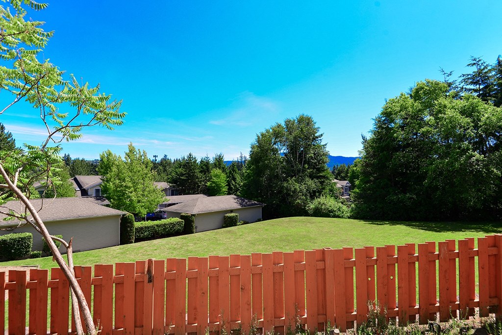 Apartments In Issaquah, WA - Langara - Backyard With Lush Landscaping