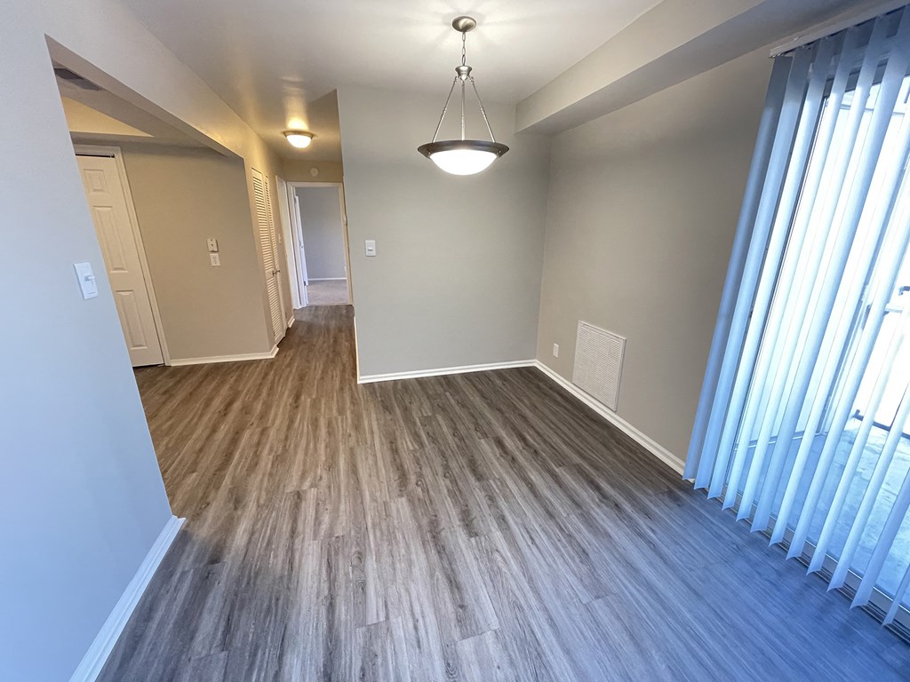 a photo of the living room and dining room of a 560 square foot, 1 bedroom apartment