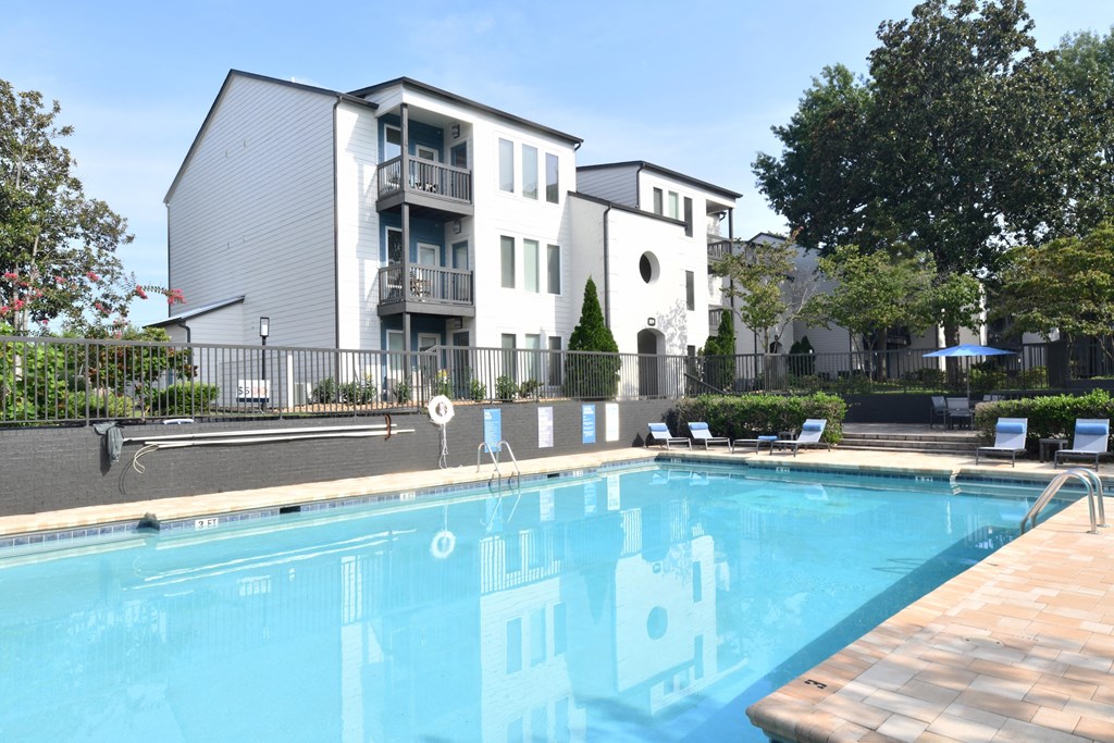 Resort-style swimming pool at Vetra West End Apartments Nashville