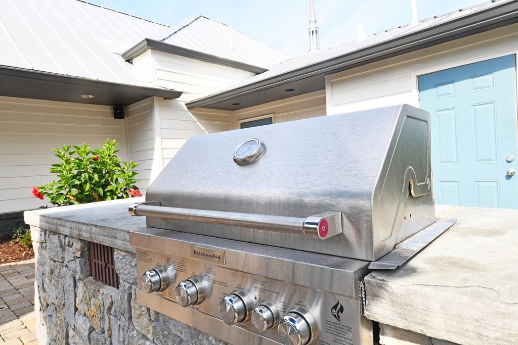Outdoor grill and picnic area at Vetra West End Apartments in Nashville TN