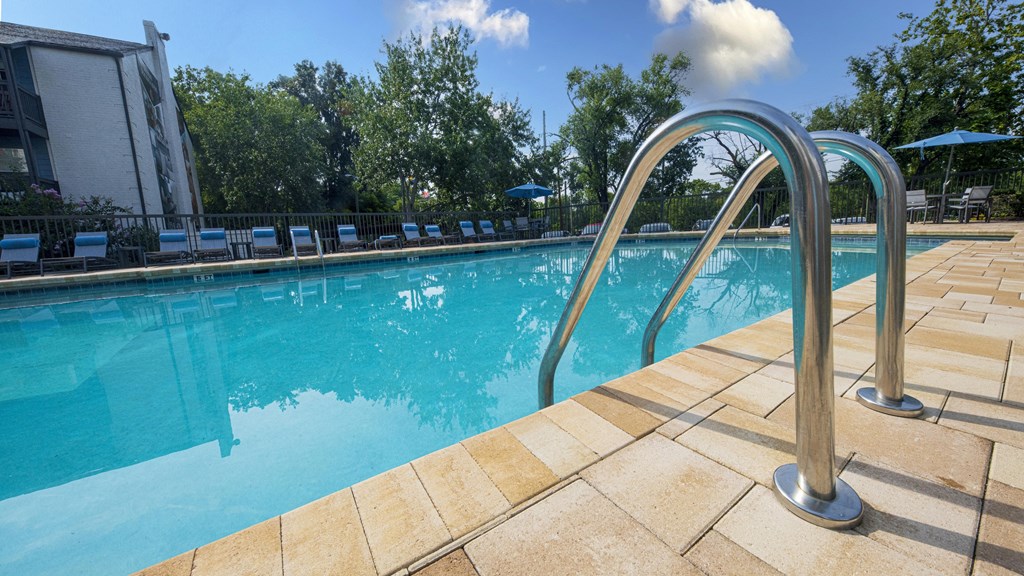 Resort-style swimming pool at Vetra West End Apartments Nashville