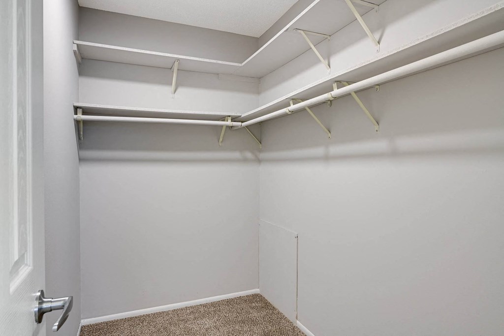 Stratford Wood Apartments and Townhomes in Minnetonka, MN Photo of large closet