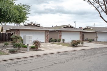 Modesto Apartments for Rent - View of Briggsmore Place Apartments with Community Mailboxes
