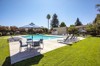 Modesto Apartments -Stonebridge Apartments Sparkling Swimming Pool with Spa
