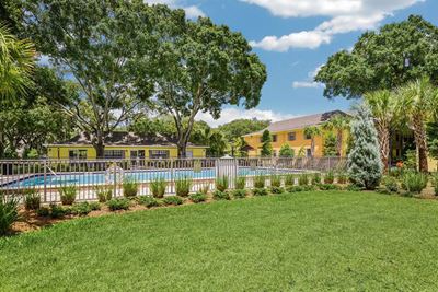 Courtyard With Green Space at Fernwood Grove Apartments, Tampa