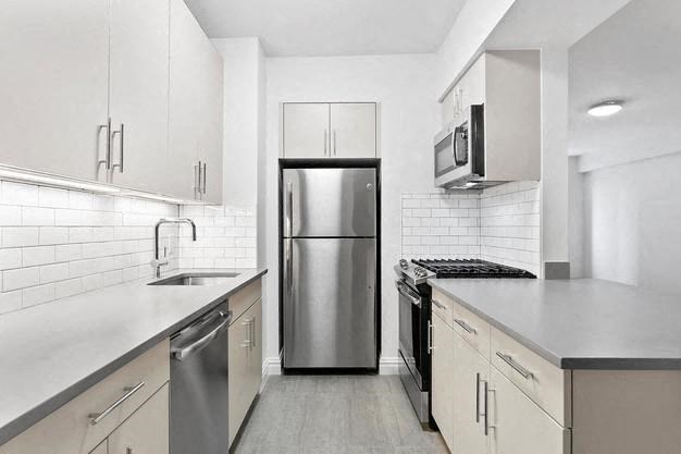 Upper East Side NY Apartments - 85 East End - Kitchen with Stainless-Steel Appliances