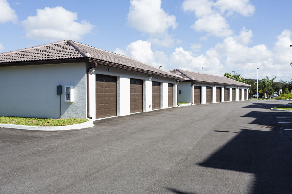 Channelside apartments in Fort Myers, Fl photo of Detached Garages