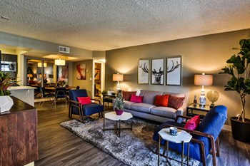 2200 North Torrey Pines Drive 1-3 Beds Apartment for Rent - Photo Gallery 2