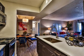 2200 North Torrey Pines Drive 1-3 Beds Apartment for Rent - Photo Gallery 6