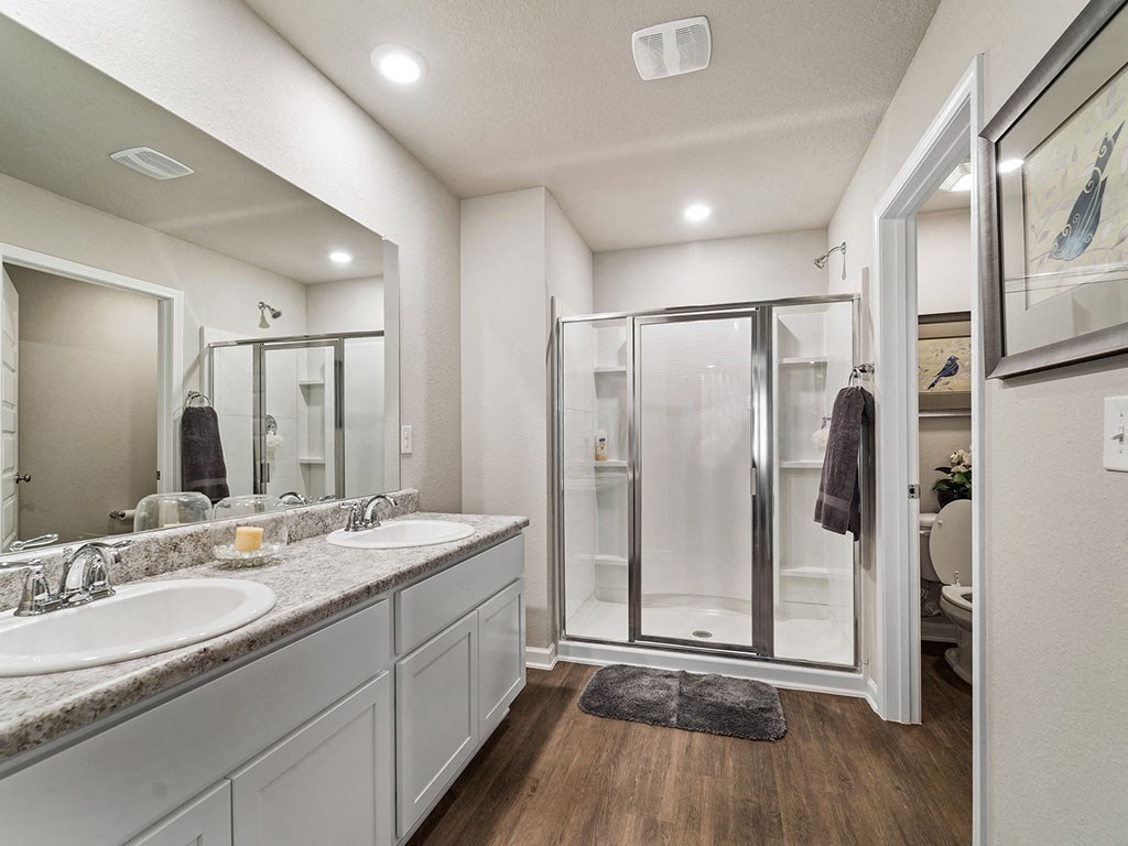 Bathroom Accessories at The Village at Hickory Street, Foley, AL, 36535