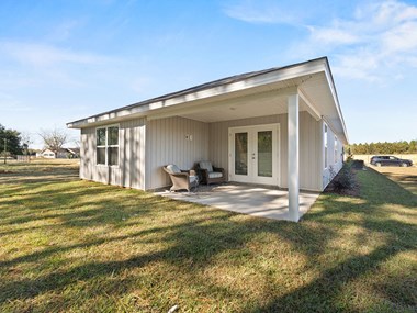 Courtyard Patio With Ample Sitting at The Village at Hickory Street, Foley, 36535