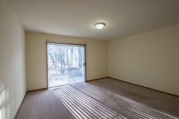 2074 Fox Pointe Circle 2-3 Beds Apartment for Rent - Photo Gallery 3