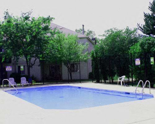 Fox Pointe Apartments 2074 Fox Pointe Circle Aurora Il Rentcafe Fox Pointe Apartments 2074 Fox Pointe Circle Aurora Il Rentcafe