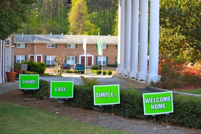 Beacon Ridge College Park Georgia photo of community signage